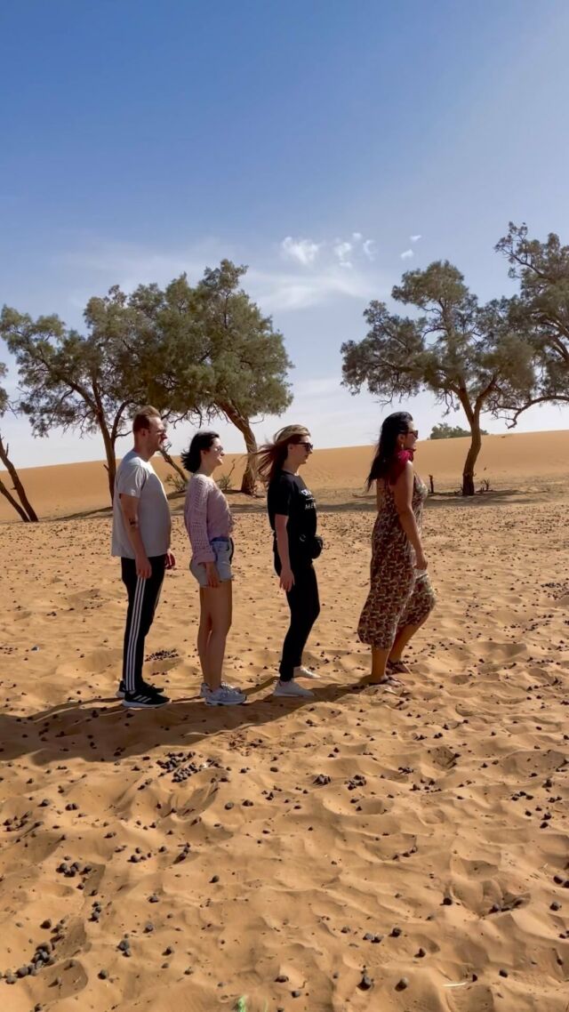 🌍✨ Odkryjcie Tajemnice Maroka Poza Utartym Szlakiem!! 🇲🇦✨

Czy wiedzieliście, że Sahara, największa gorąca pustynia na Ziemi, rozciąga się na ponad 9 milionów kilometrów kwadratowych? To miejsce, gdzie piękno i ogrom zapierają dech w piersiach, a temperatury potrafią oscylować od ekstremalnych 40°C w dzień do zaledwie 5°C w nocy.

Razem z @aniawojtalik i jej ekipą zapraszamy Was na niezapomnianą podróż przez Maroko, gdzie odkryjecie także:
🏞️ Todra - imponujący wąwóz o długości około 40 kilometrów, z wysokimi ścianami skalnymi sięgającymi nawet 160 metrów wysokości. To prawdziwy raj dla miłośników trekkingu!
⛰️ Jebel Toubkal - najwyższy szczyt w Maroku i całej Afryce Północnej, wznoszący się na imponującą wysokość 4,167 metrów. Z jego szczytu roztacza się malowniczy widok na całą okolicę, który zapiera dech w piersiach.
🏜️ Ouarzazate - znane jako “Bramy Sahary”, to miasto filmowe, które przyciąga wielbicieli kina z całego świata. Było scenerią dla takich filmów jak “Gladiator”, “Lawrence z Arabii” i “Gra o Tron”.
🏞️ Dades - malownicza dolina rzeki Dadès z unikalnymi formacjami skalnymi, idealna na relaksujący spacer. Dolina Dadès rozciąga się na około 110 kilometrów, oferując przepiękne widoki na różnorodne formacje skalne, które zachwycają swoją unikalną formą.

Dołączcie do nas i odkryjcie te niezwykłe miejsca na własne oczy! 🌍✨

#Maroko #wyprawa #wyprawy #soliści #solisci #soliściadvnetureclub #dreamsintomemories #pozautartymszlakiem